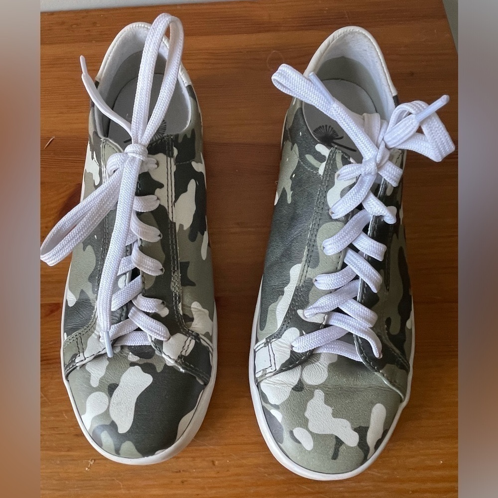 OTBT, Off the Beaten Track, Court, camouflage sneakers women’s 6.5 - Picture 3 of 9